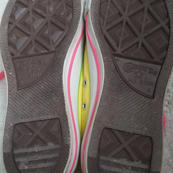 VINTAGE CONVERSE ALL STAR COLOR: BRIGHT YELLOW, GREEEN THE LACES HOT PINK. - Picture 5 of 10